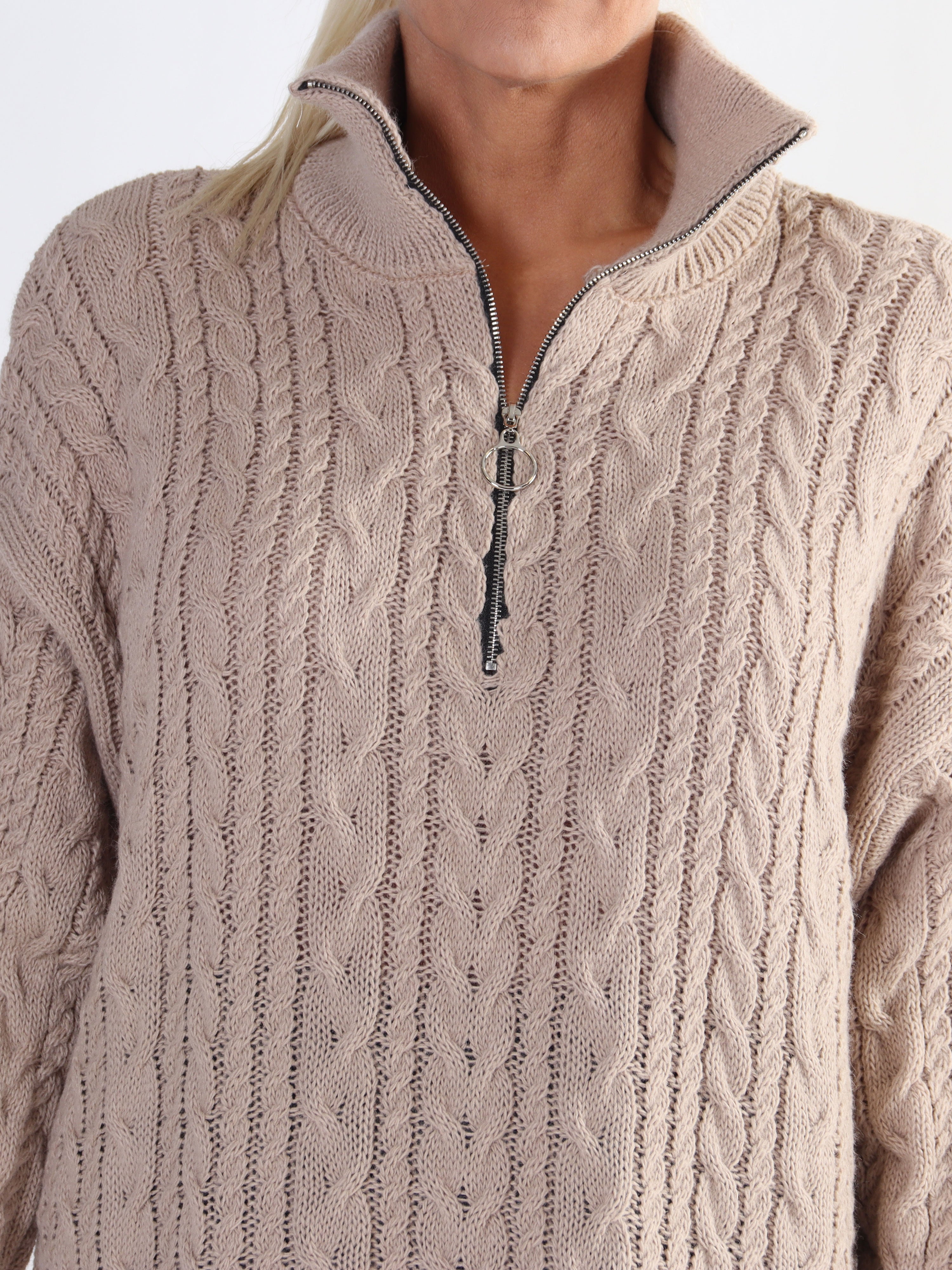 Esly - Kabelstickad tröja med dragkedja i plus size